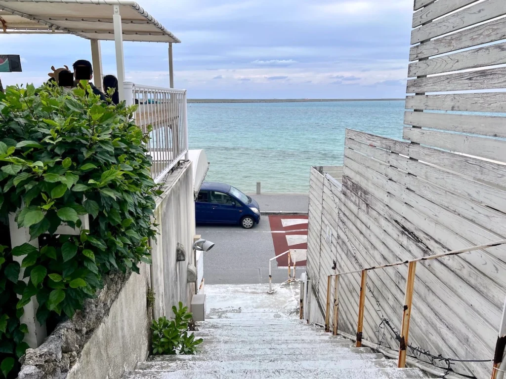 沖繩瀨長島白色階梯與海景