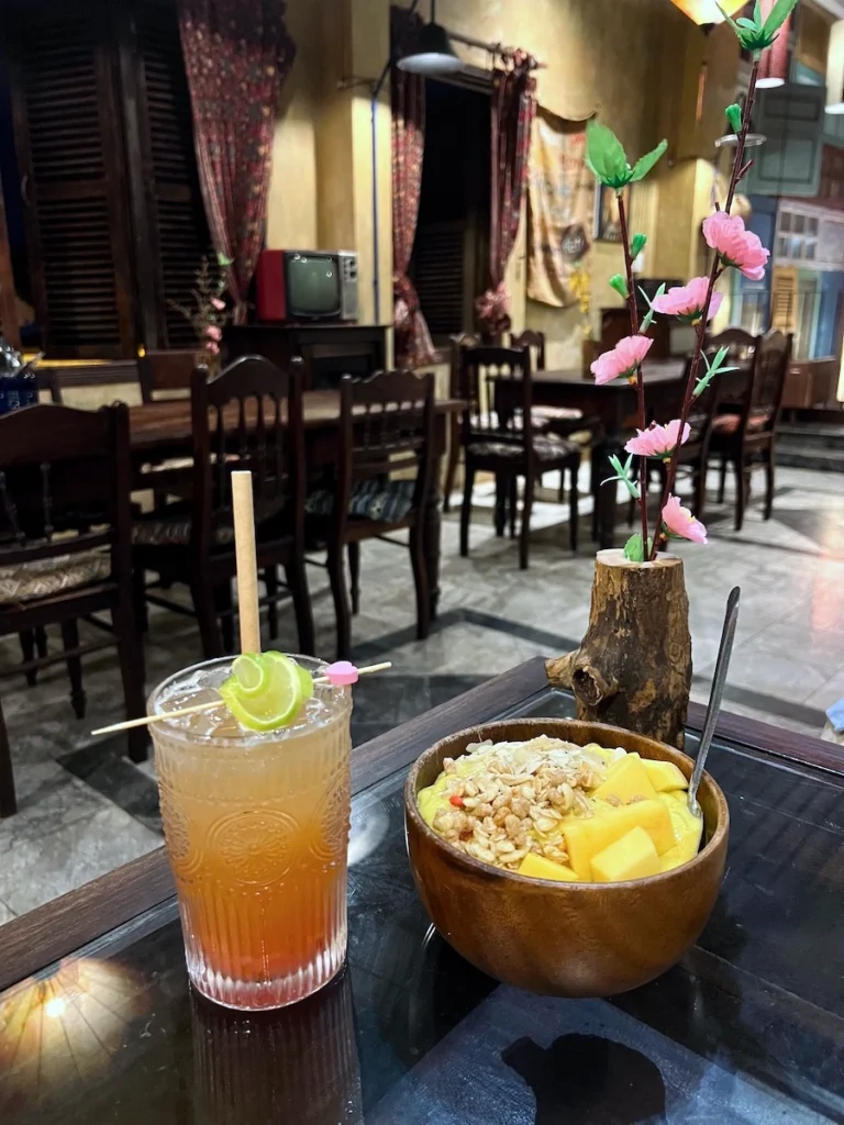 Mê Hội An Rooftop 會安咖啡廳 果昔碗