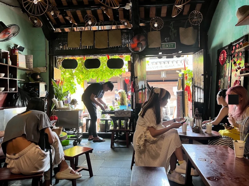 Mót Hội An 會安蓮花茶 室內座位空間