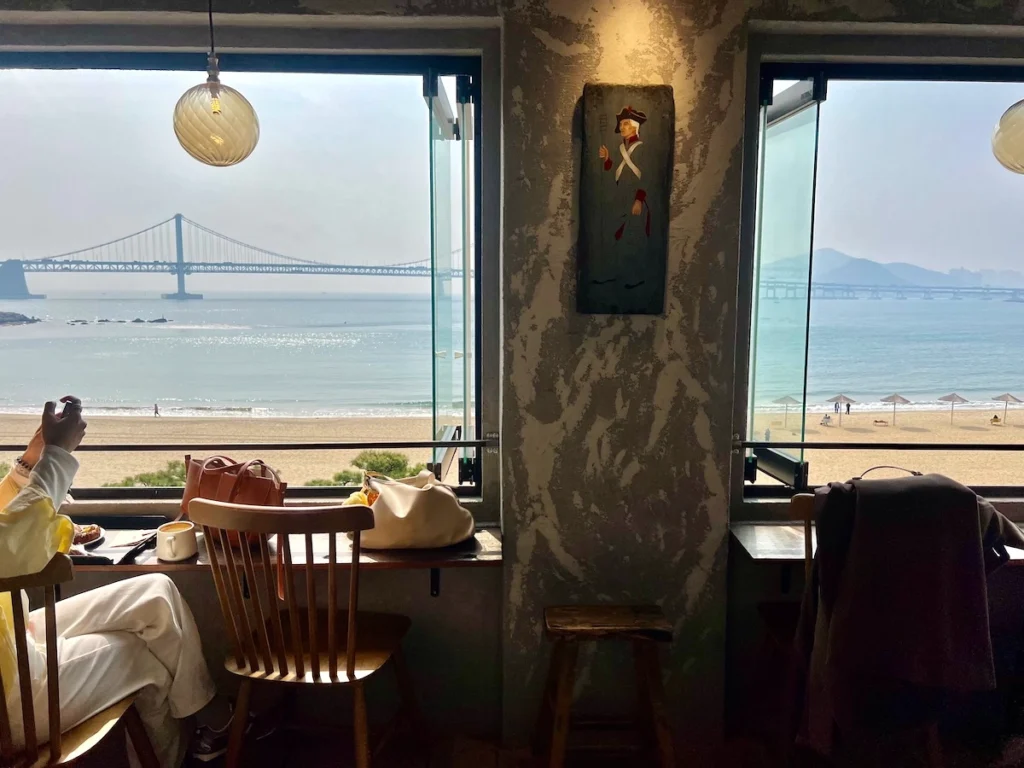 la feuille 咖啡廳窗景座位