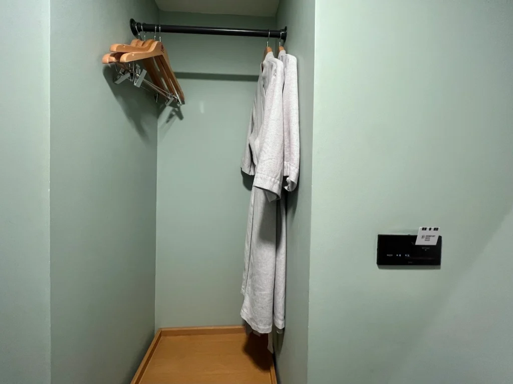 Browndot Haeundae 海雲台棕點飯店 房間衣櫃