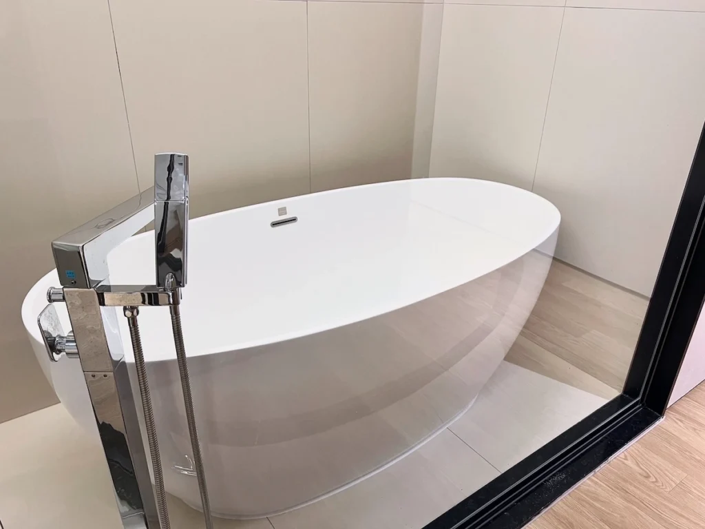 Hotel Guess Who Gwangalli 房間浴缸