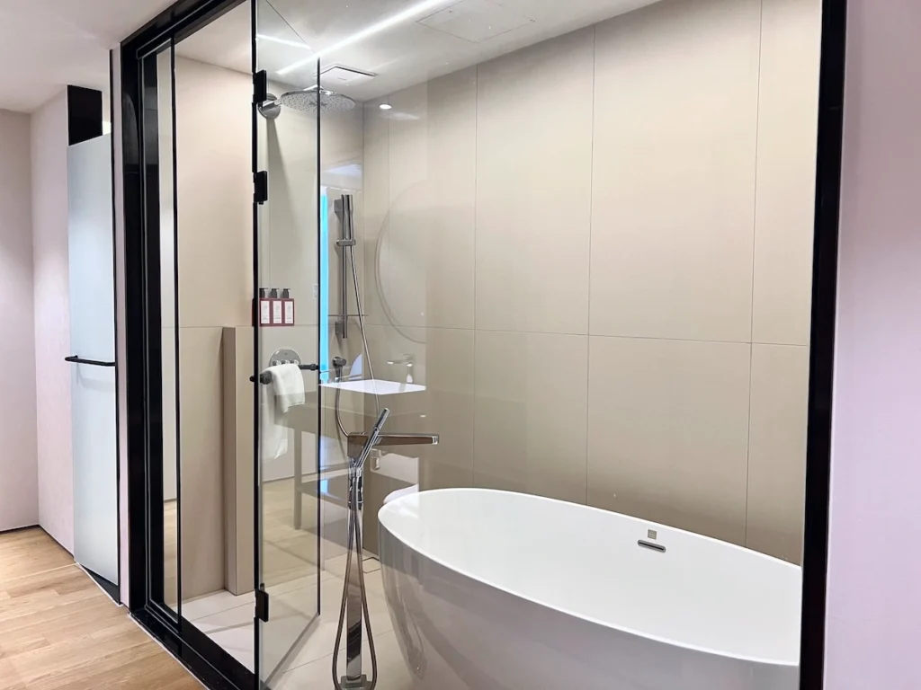 Hotel Guess Who Gwangalli 房間浴缸