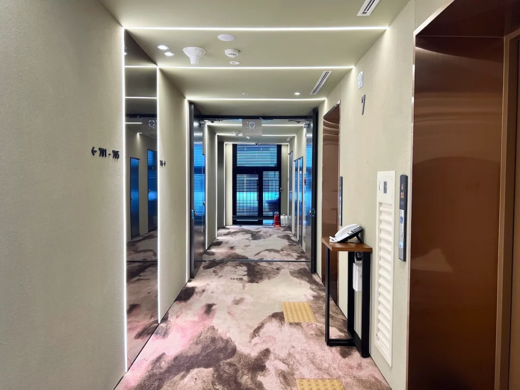 Hotel Guess Who Gwangalli 房間走廊