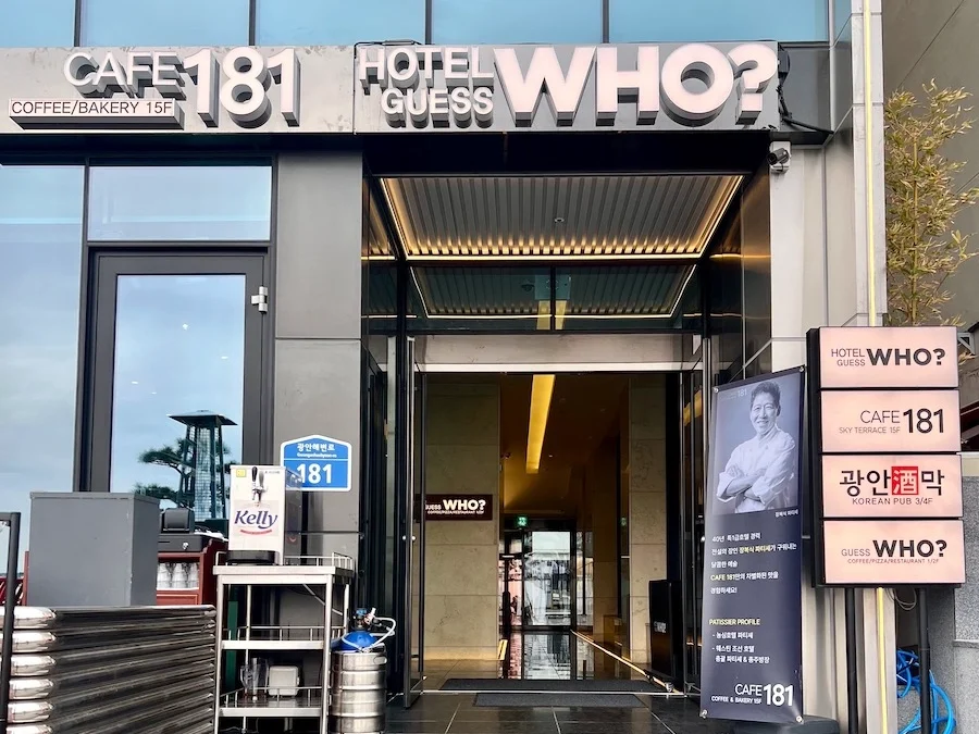 Hotel Guess Who Gwangalli 廣安里飯店入口