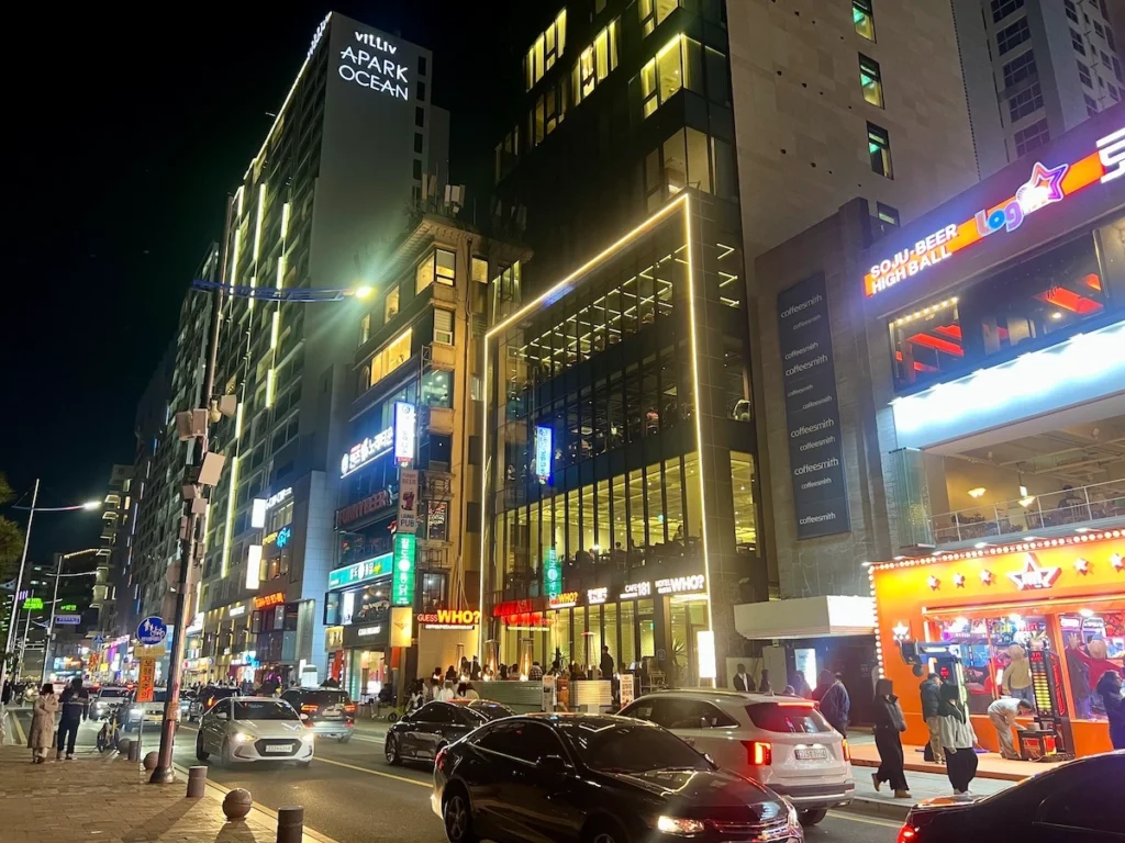 Hotel Guess Who Gwangalli 晚上周邊環境