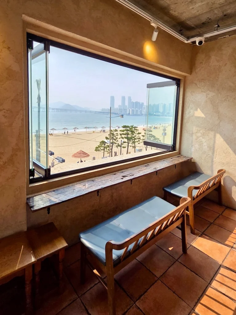 la feuille 廣安里店靠窗座位