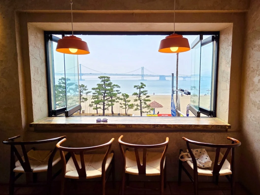 la feuille 廣安里店靠窗座位