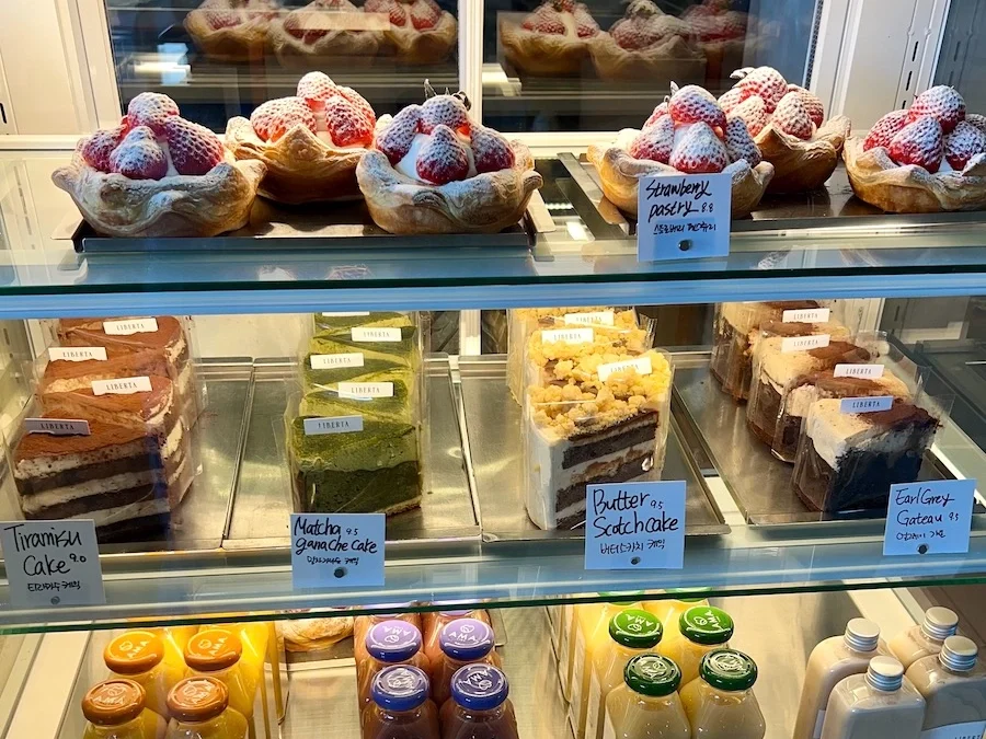 釜山青沙浦咖啡廳 Liberta 甜點櫃