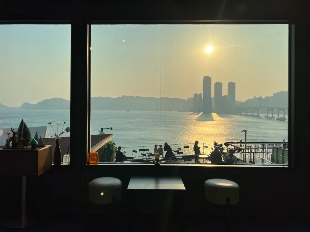 Lisboa Cafeteria Busan 窗邊海景座位
