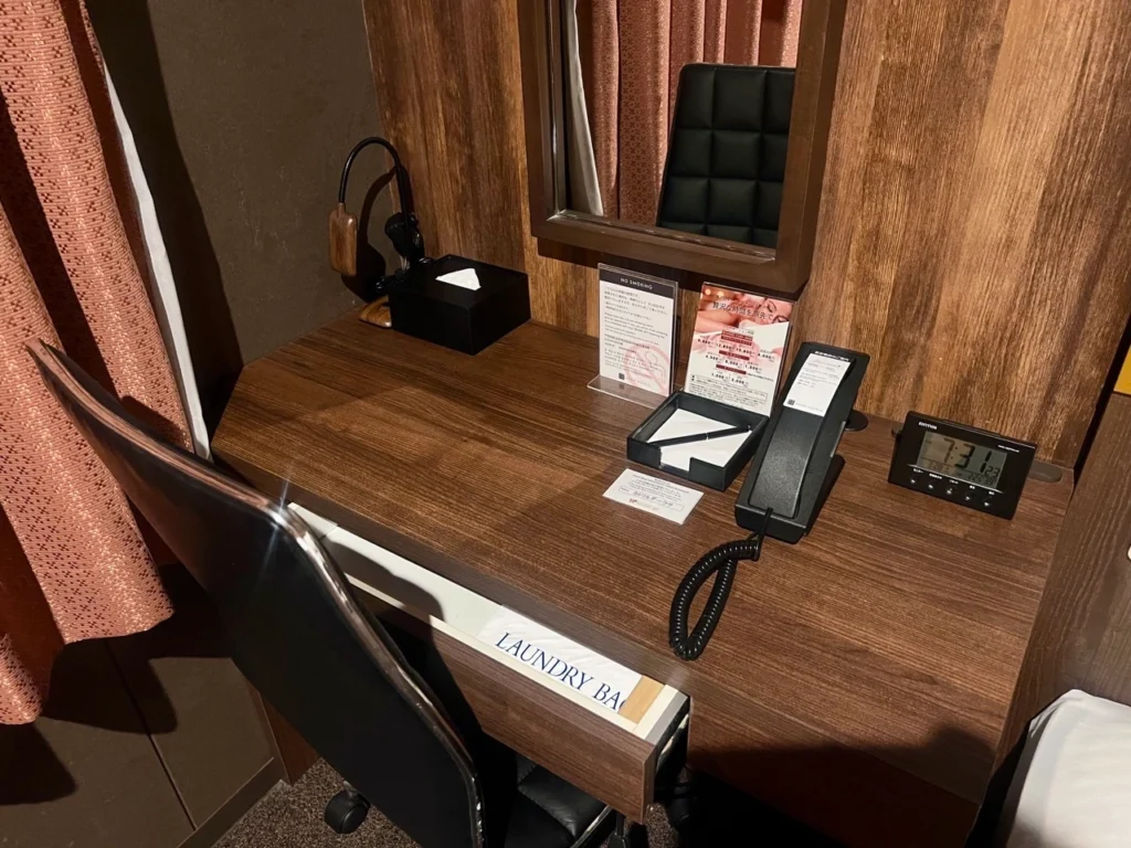 KOKO HOTEL 熊本上通 房間書桌
