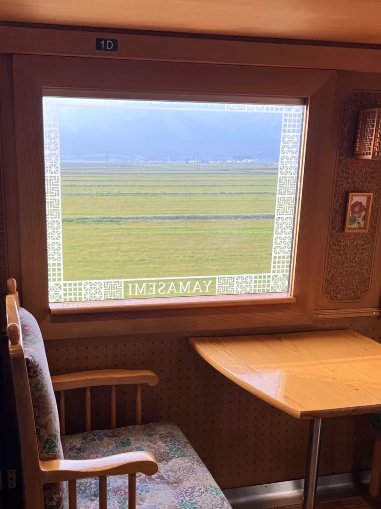 翡翠山翡翠列車窗景