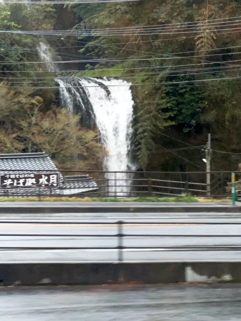 慈恩瀑布