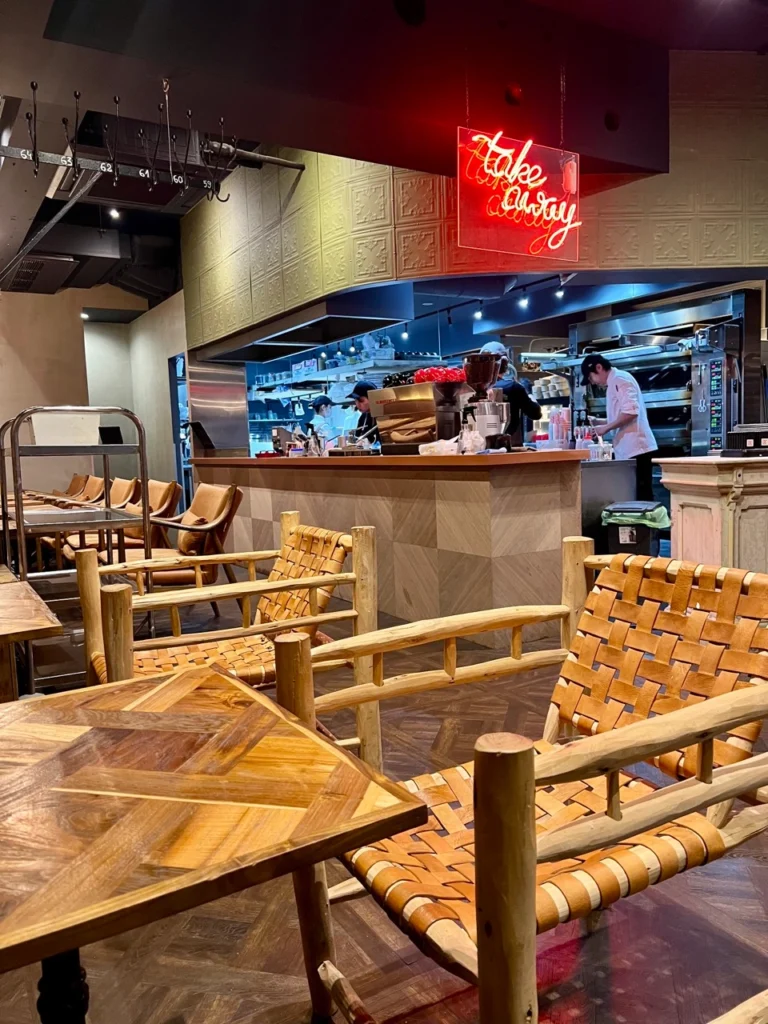 Pan del sol 福岡麵包店內用座位