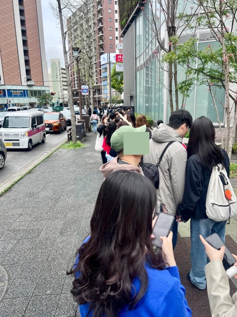 The Full Full Hakata 博多店排隊人潮