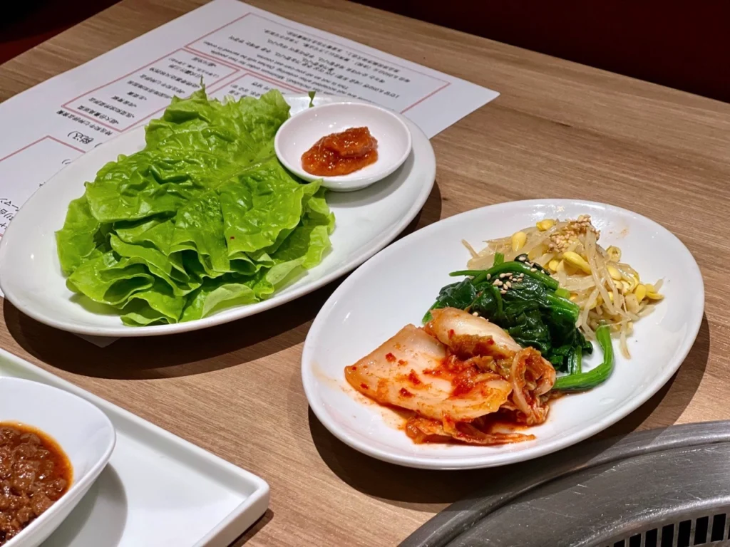 福岡藥院燒肉 生菜與小菜