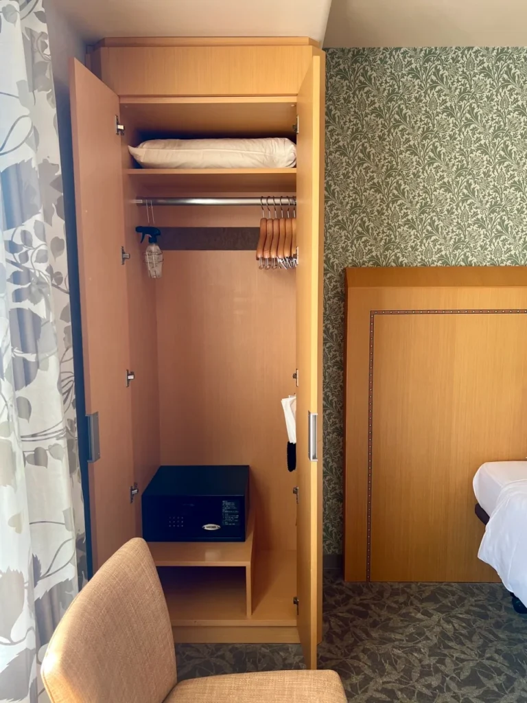 神戶蒙特利酒店 Hotel Monterey Kobe 房間衣櫃